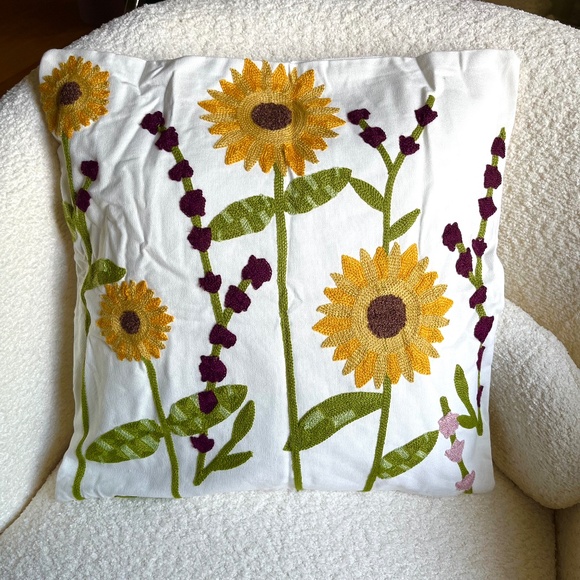 2PC Sunny Sunflower Embroidered Pillowcase - Picture 1 of 6